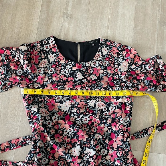 Dynamite, Women Long Sleeve Mini Flowy Dress, Belted, XS, Floral, fitted waist - Picture 13 of 14